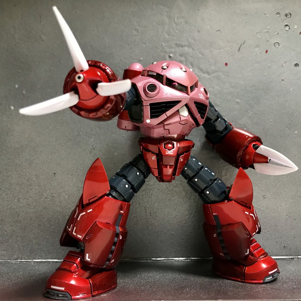 個人的には今できる最高の仕上がりにできました。
・普通の赤：黒→シルバー下地→クリアーレッド
・濃い赤：黒→ガンメタル下地→クリアーレッド
・ピンク：タミヤのパールライトレッド
・上腕・もも・その他フレーム・爪：成形色のまま