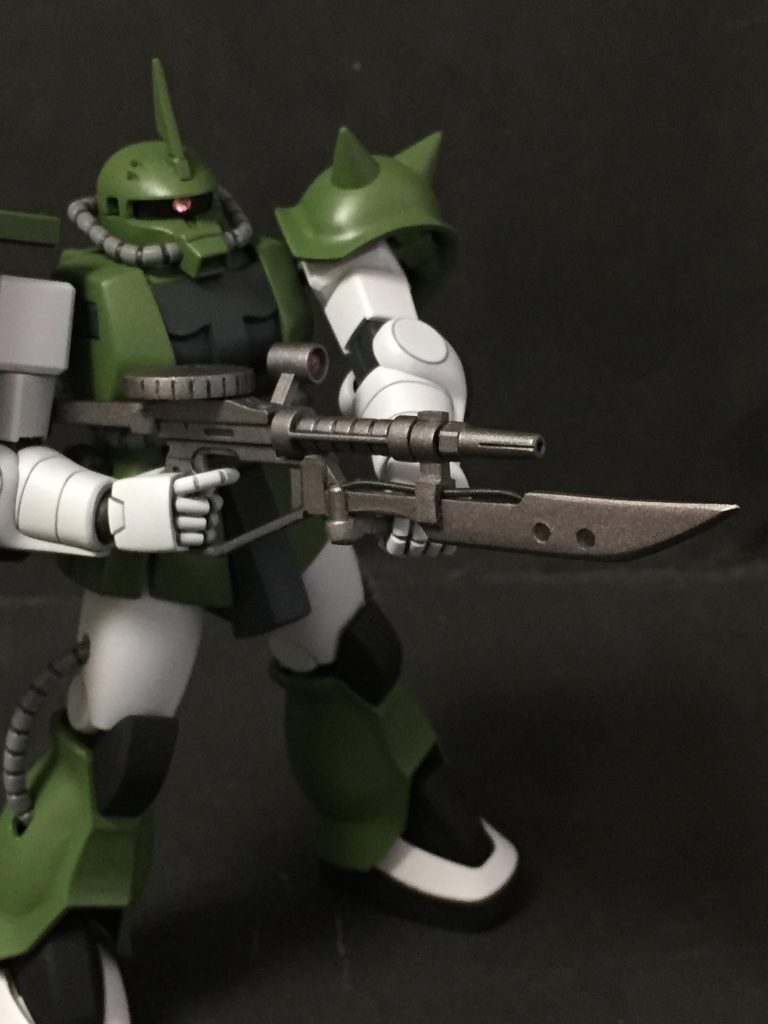 MSV-Rから
M-120AC ザク・マシンガン
砲身部にヒート剣を装備したカスタムタイプで,高機動型ザクに乗る前の黒い三連星や他のエースパイロットが使ってたとかなんとか…