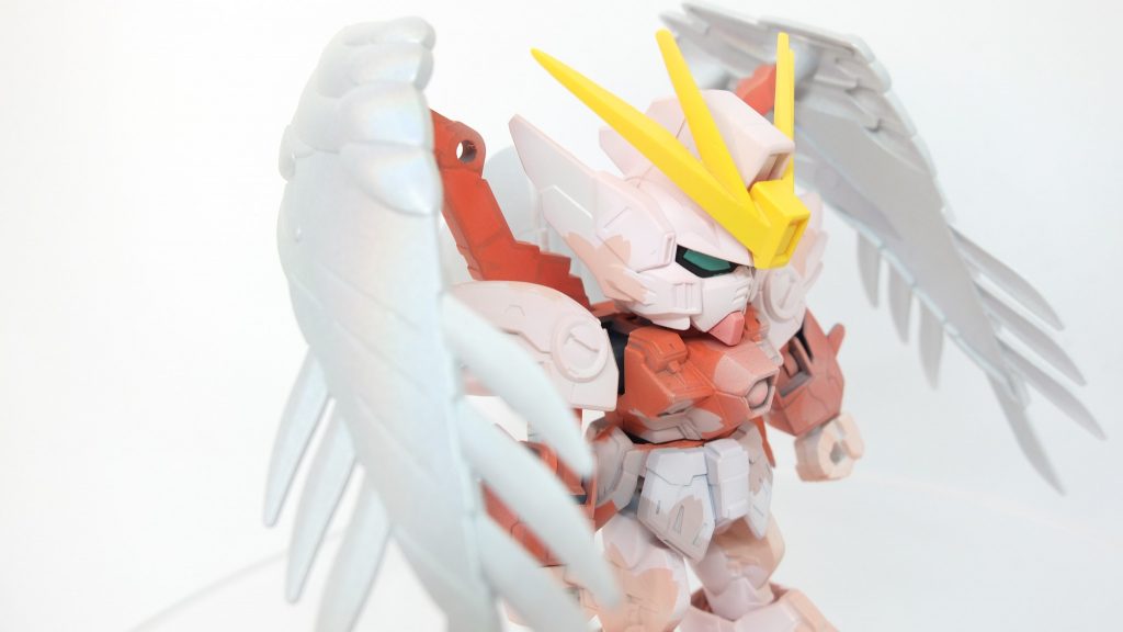 淡い濃淡や桜の花弁をアピールする為にスジボリやスミ入れ細かい部分の色分けは一切行っていません。
キットとしての完成度を上げるか縁起物としてこのままにするかはまだ決めかねています。