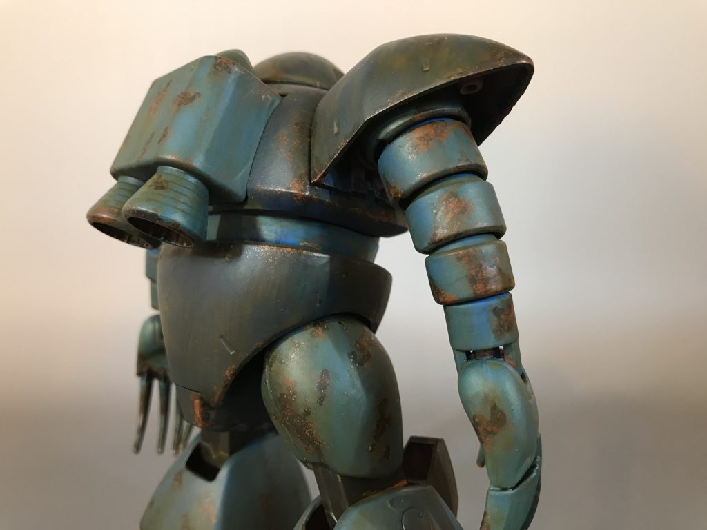 メラミンスポンジを使って細かい赤サビ色のチッピングしました。