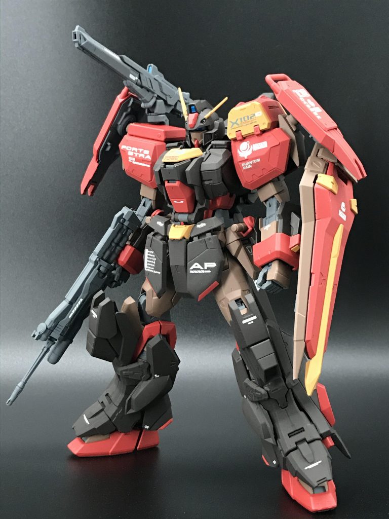 フォルテストラを装備(どう見てもアサルトシュラウドだけどフォルテストラと言い張る! w)
色のおかげで元の機体とはイメージが変わってこれはこれでかっこいい
