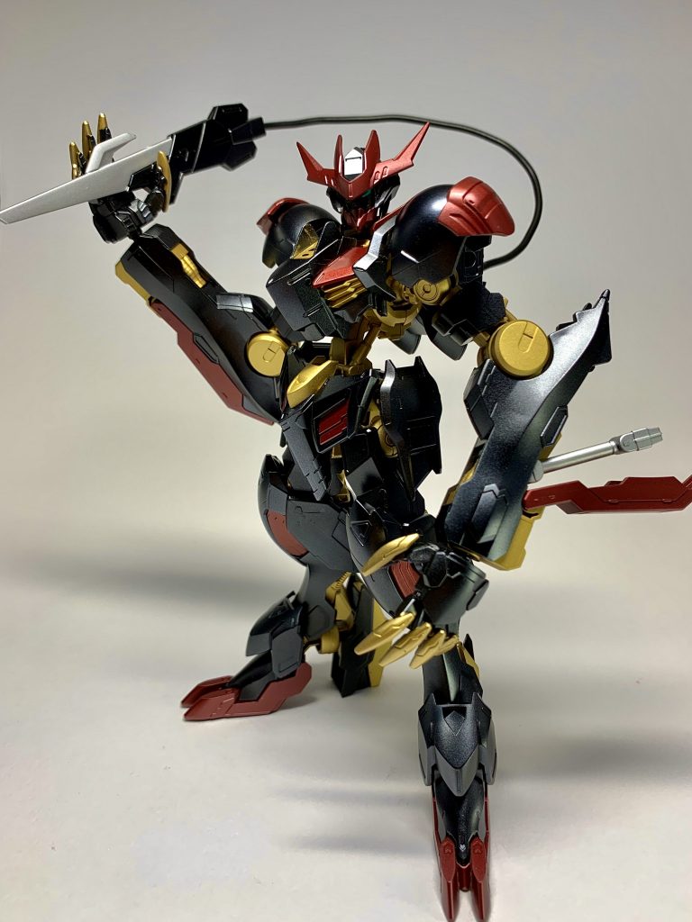 腕の全体を写したものです。
隠しアームはシルバーにしてちょっとしたアクセントに。
