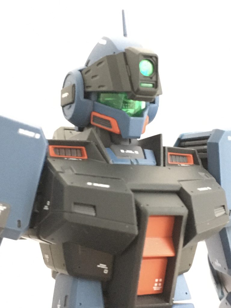 バストアップ
バイザー下のディテールが見えてお気に入りの1枚です。
頭のセンサー裏にはラピーテープを貼って光を反射するようにしています。