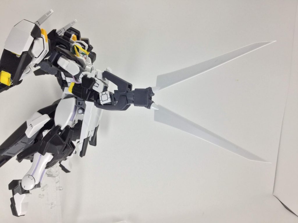 今回の一番の悩み所だった武装
GNシザーソード
トライアルシステムが使えないと知ったイアンが新たに作り出した実体剣
剣先を広げ鋏のようにし敵機を切断出来る。
後の、ハルートのGNソードライフルの機能に取り込まれた。