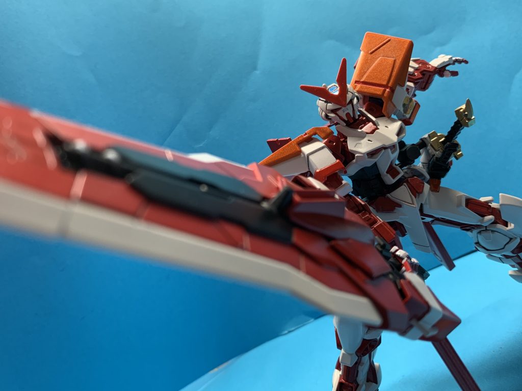 タクティカルアームズ ソードフォーム。重くってスタンドが必要なのは元キット譲り。ハッタリが効いていて子どもの頃から大好きな武装です。ガトリングフォームにしようと遊んでいたらアームの接続部分がもげてしまったので当分ソードフォーム固定です…。