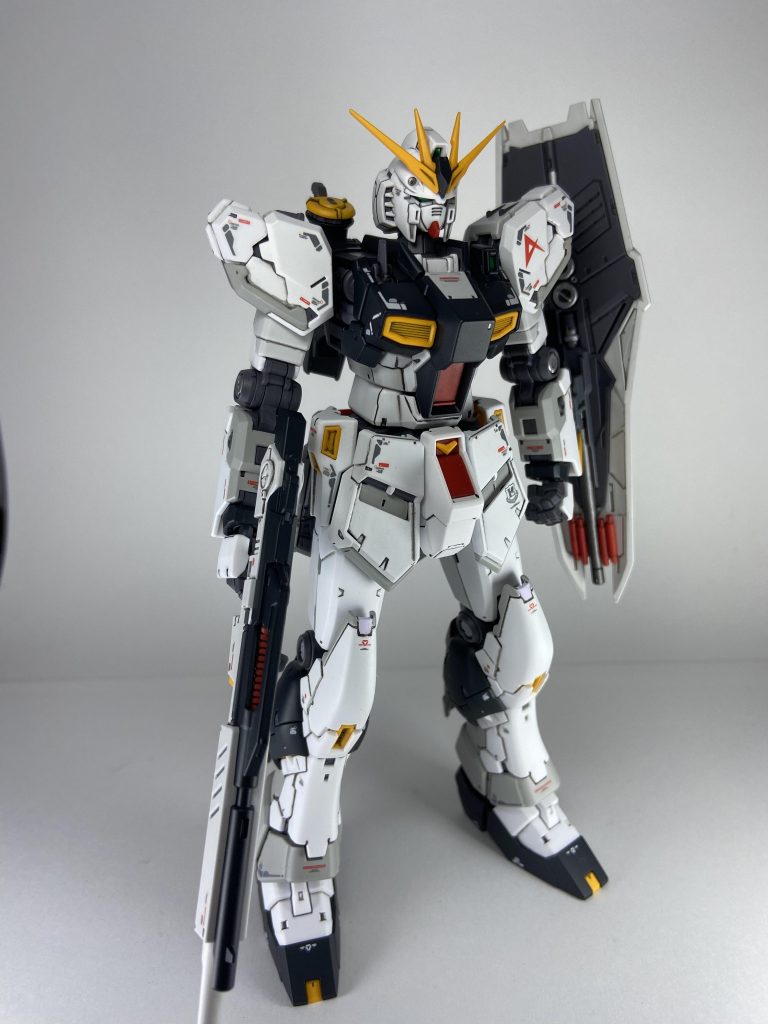 ダブルファンファンネルをセットするため、肩の部品は交換済みです。