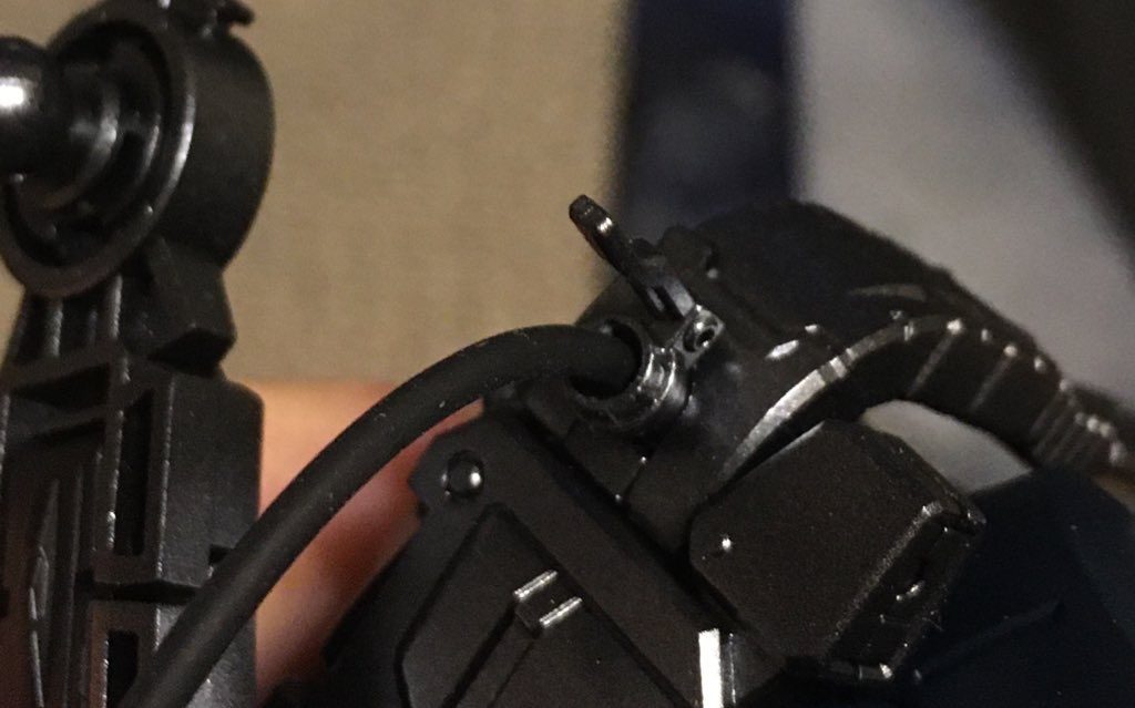 ガナーウィザードの動力パイプなんですが私のキットに動力パイプのパーツが付属してなかったので壊れたイヤホンのコードをカットいい感じにハメてみました。なかなかいいですね。接着剤は未使用です