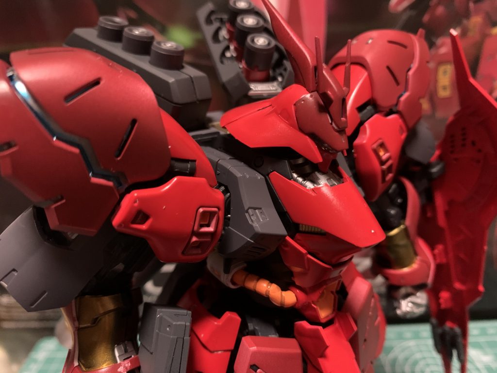 内部フレームのシルバー塗装とゴールドの筆塗りに今回かなりこだわりました①