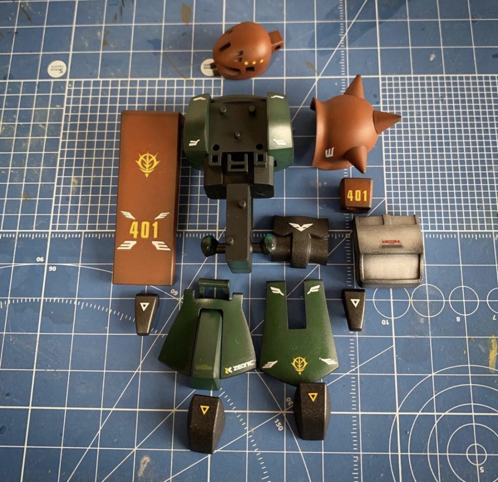 デカール貼り。