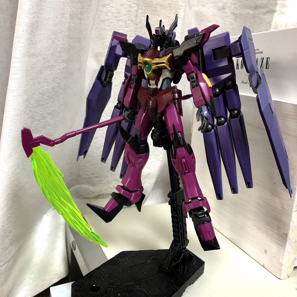 塗装前はこんな感じ
前述したように元は両翼のつもりだったので…
ビームサイスの色味は≪偶像≫のフラグメントの衣装の腰についている鍵をイメージした色に変えてあります