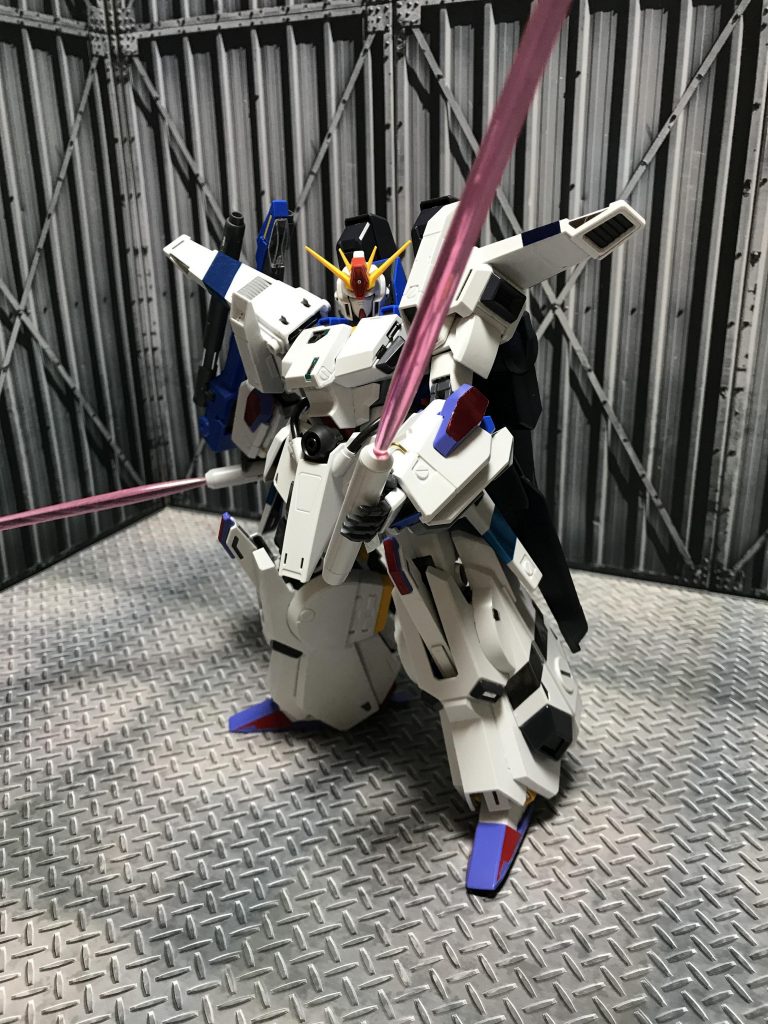 ドヤダブルハイパービームサーベルはフルアーマーの特権、というほどではないですがライフルを装備したまま抜刀できるのは便利そうですね