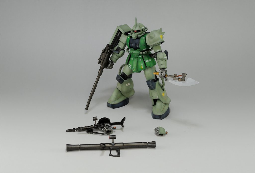 こちらには何と言っても『マゼラトップ砲』というニクい装備、そして限られたザクが持つ大型ヒートホークが付属します。