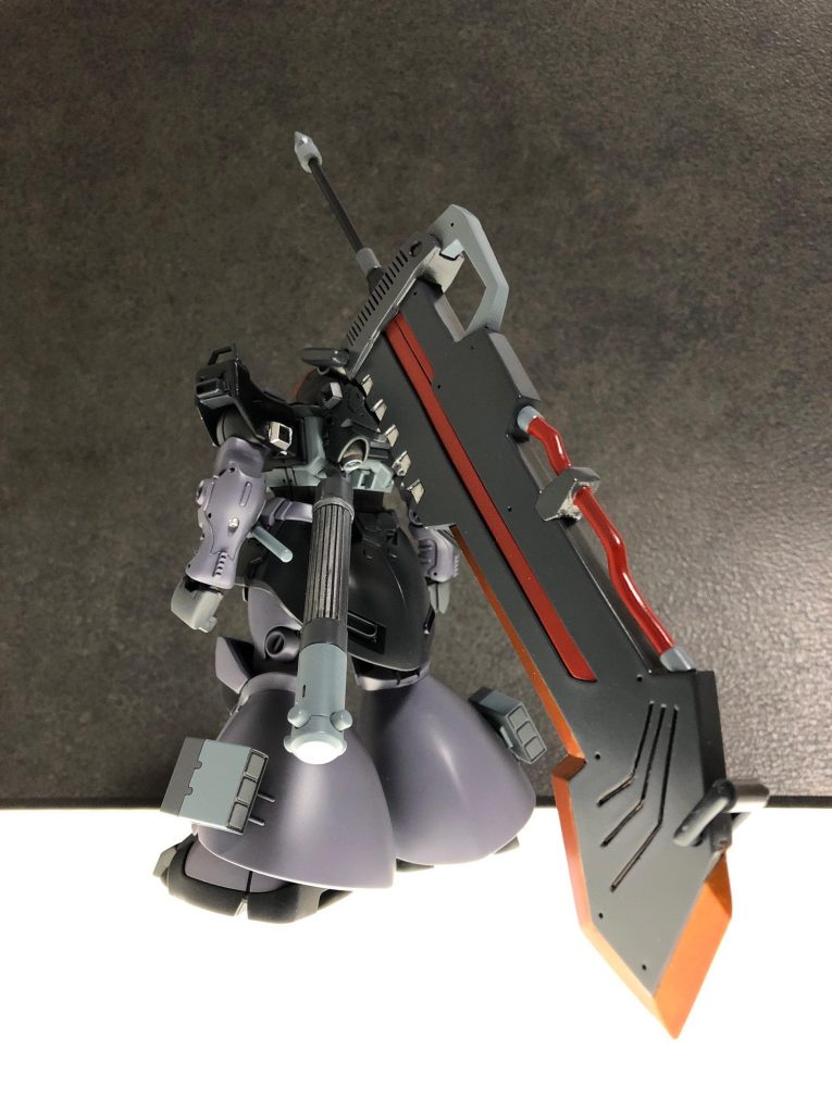 back
大型ヒートサーベルが重過ぎなんですよね〜(レジンの塊だから当たり前なんですがw)
ただ大きいだけあってHGサイズでも十分に映えます(o^^o)v