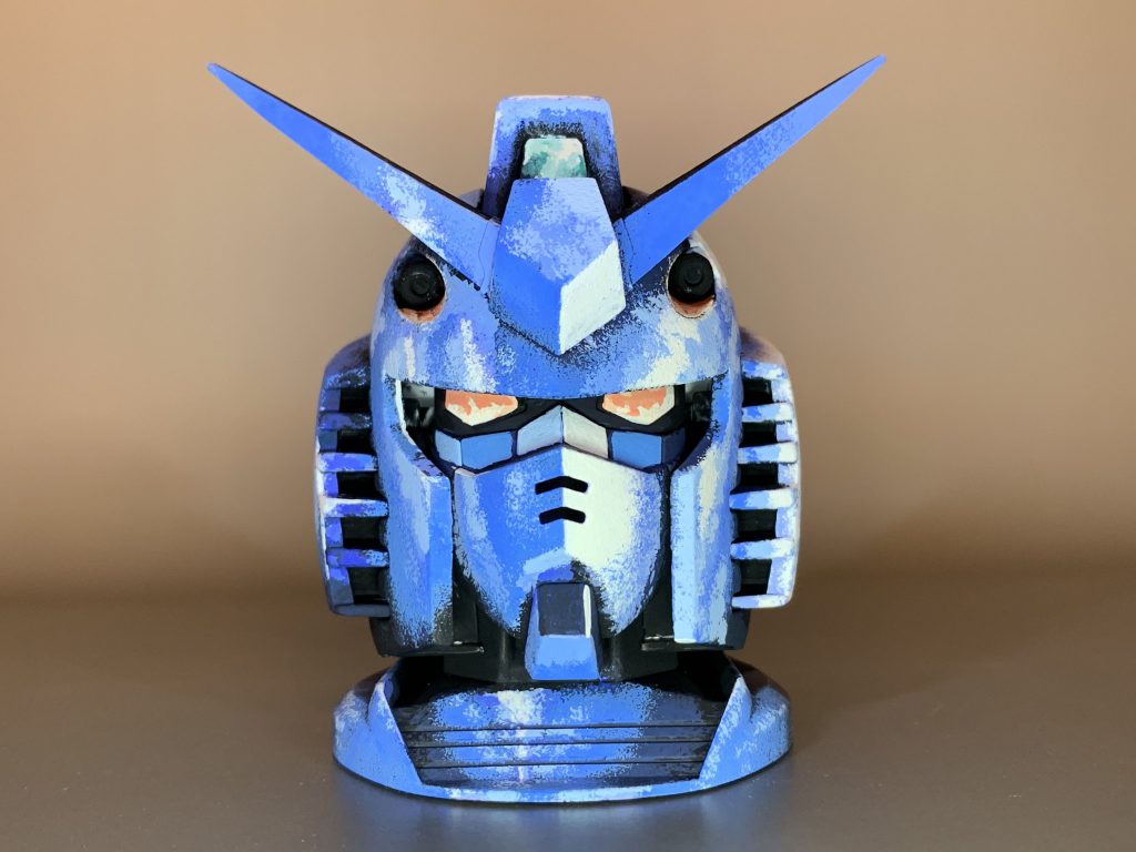 スポンジスタンプでアクリルガッシュを重ね塗りして部分毎に明暗を変えて塗装しました。