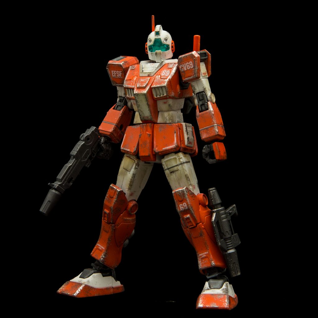 頭部はジムII、ボディやらはインターセプトカスタムとガードカスタムから
ビームガンはスクラッチする技術がないので100mmマシンガンの銃口にビームスプレーガンを取り付けてそれっぽくしました。