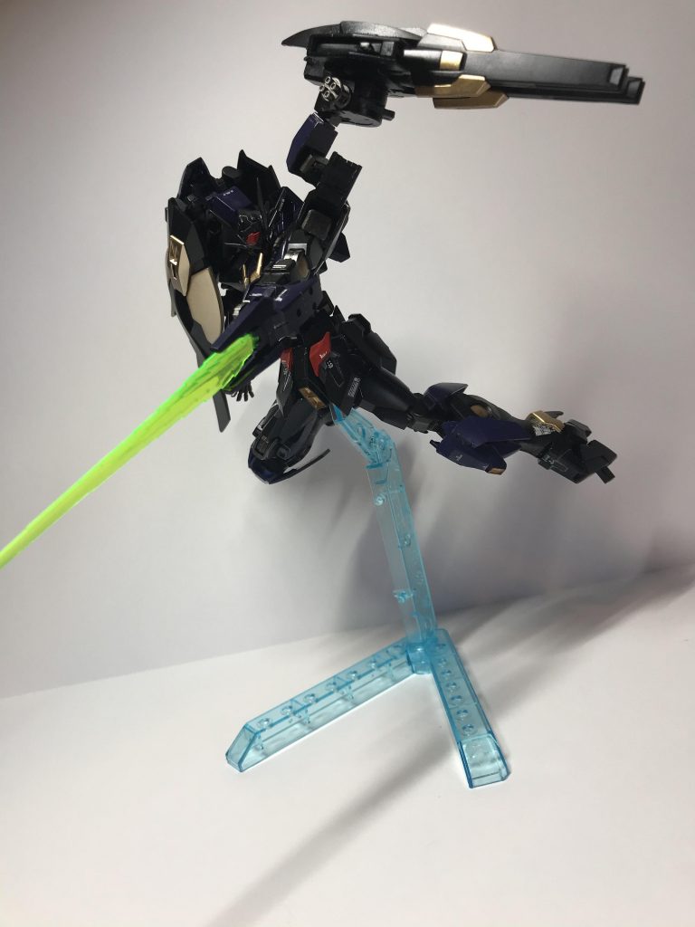 左手にハイパービームサーベルなんかもついている。
ビームガンとしても使える。