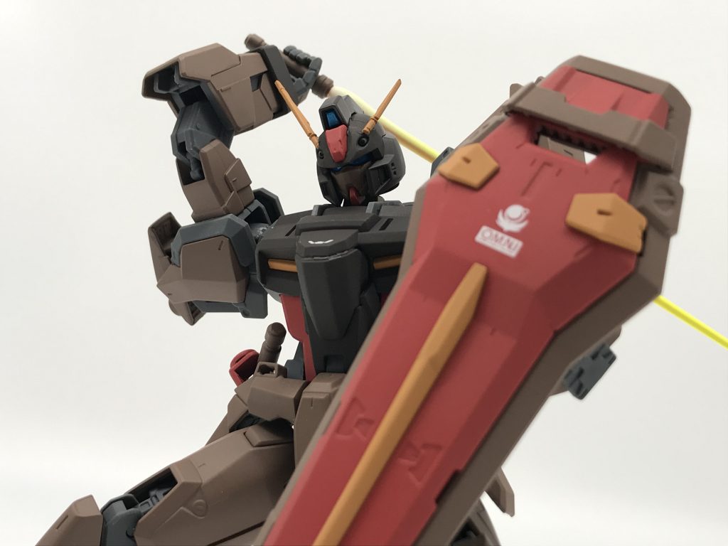 オーブでアストレイと戦っていたストライクダガーっぽいポーズ
