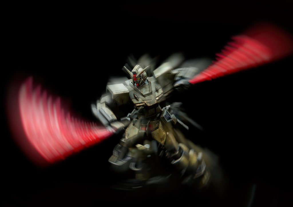 高速で敵機に切り込むイメージ