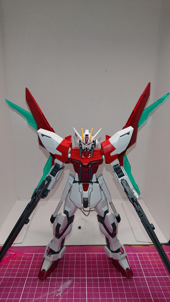 ウイングを展開して
一時的に機体の出力を限界まで上げる「フルハイマットバーストモード」を搭載しておりペイルライダーが搭載していたHADESと組み合わせるとこで常識ハズレな強さを出す事も可能だがこのモードは3分が限界となっている。ウイングも最大出力で展開するため下手すれば障害物などにぶつかる可能性もある。