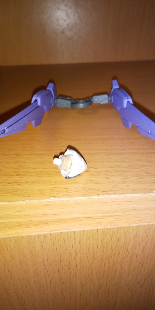 一応通常ドライブ側も撮影
市販のプラ棒にテープを巻き付けて調整してます
こうなった経緯は、
る5mmプラ棒は隙間があり埋め込めず、8mmプラ棒はドライブの穴口径より大きいので使用出来ない、
結果3mmプラ棒に5mmプラ棒接着、テープで口径を揃えています
結構保持力高いですよ