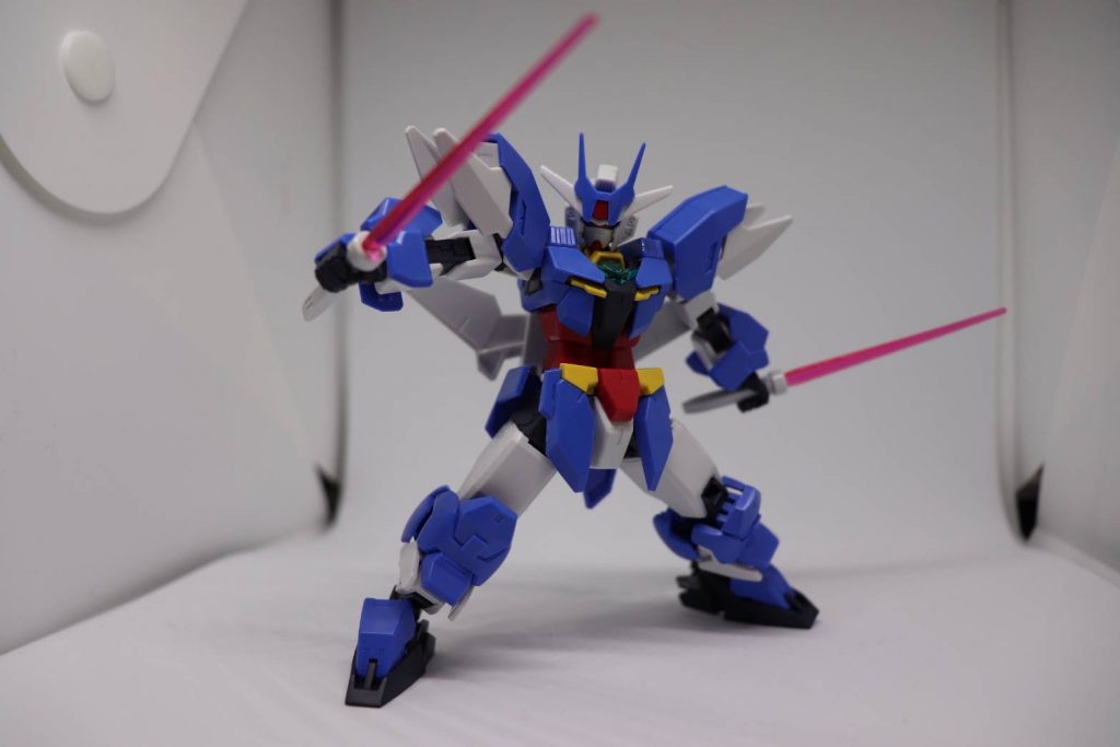 可動域はほぼコアガンダムのままなので結構動きます