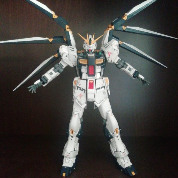 フリーダムっぽい羽のνガンダム