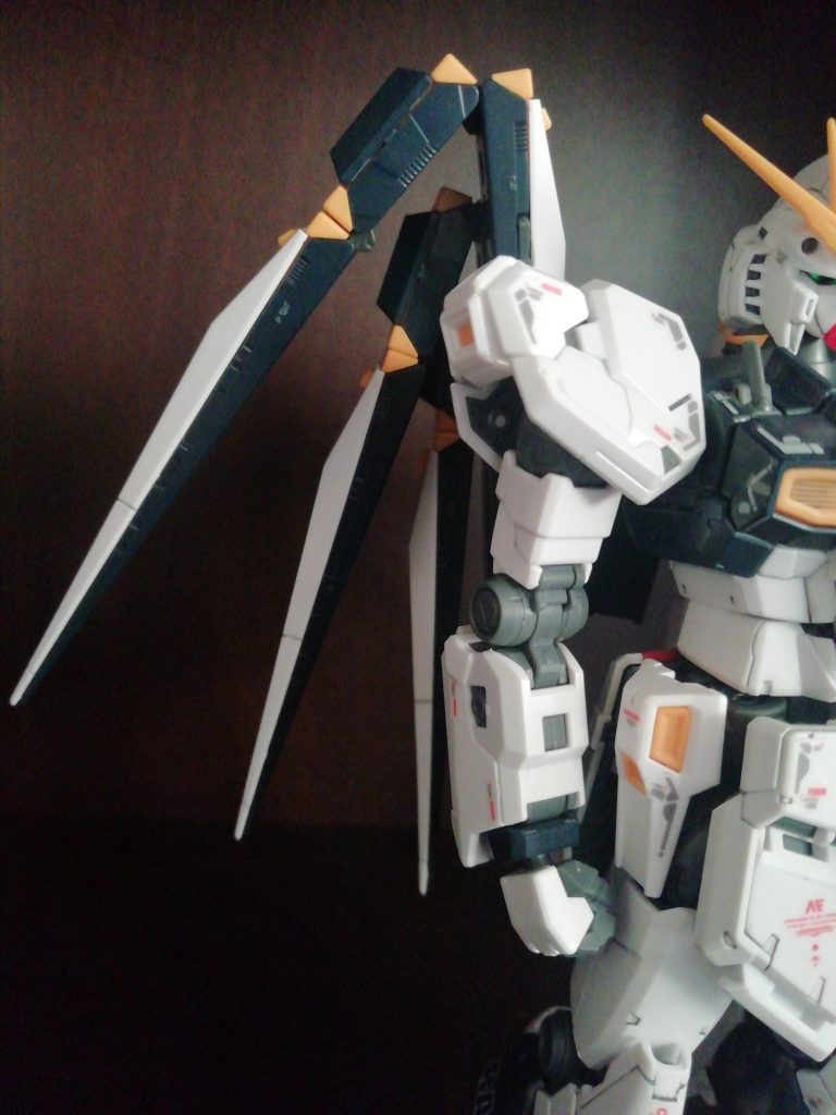 角度を微調整します。
以上です。
ご覧頂いてありがとうございました。
νガン作る機会があれば参考にしてもらったら嬉しいです。