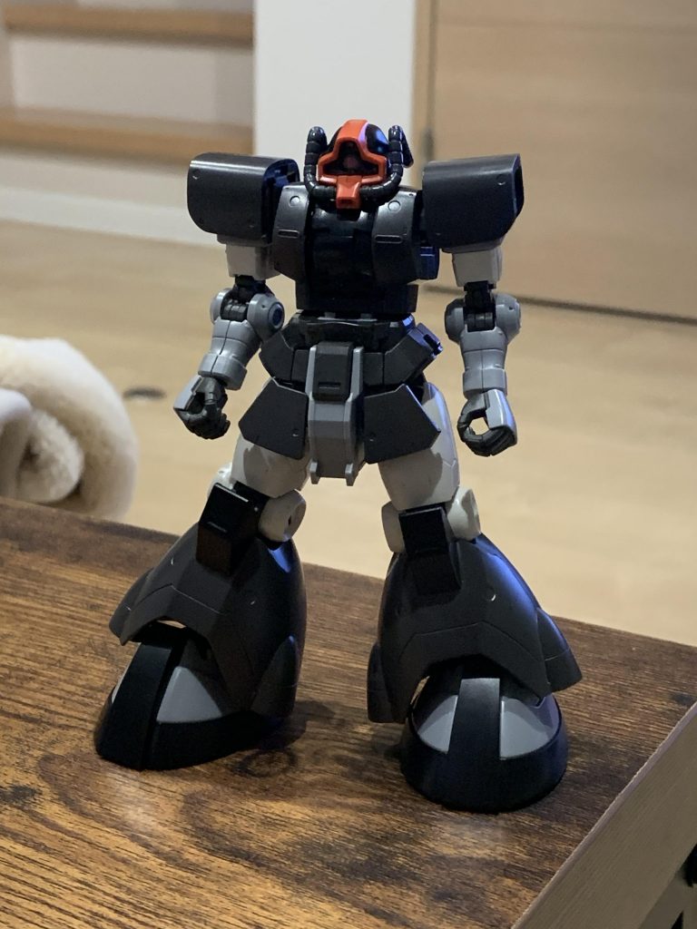 元素材、腰のサイドアーマーつけ忘れてます。