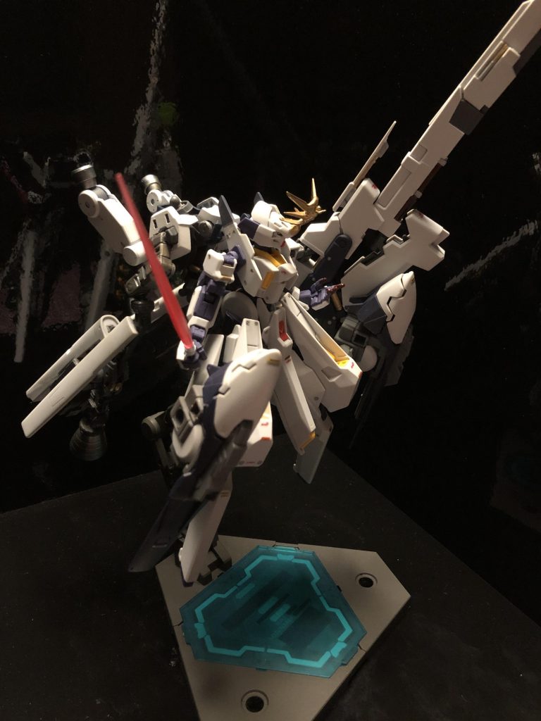 各部の大型ユニットを取り外す事で、軽量、高機動なウーンドウォート形態としても活動可能。