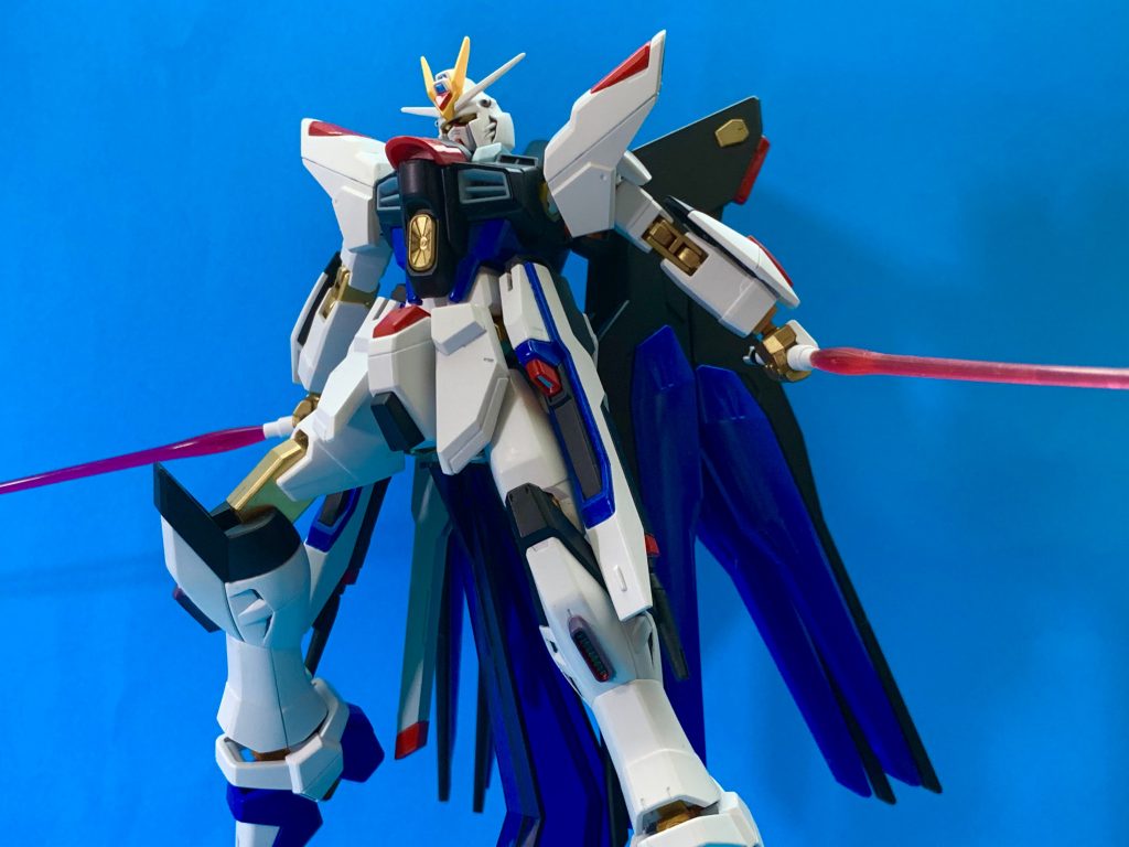 シュペールラケルタビームサーベル。キラは二刀流でアスランはアンビデクストラス・ハルバードモードの使い手という印象が強いですね。なんだかんだキラも格闘戦の鬼だ。