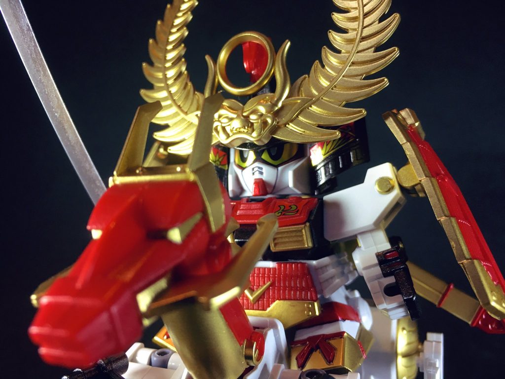 時勢を見極め、[織田弾正忠信長](https://gumpla.jp/sd/392182)と同盟。半ば臣下の如き境遇にも耐え、織田政権下で激しい争乱を戦い抜く。
信長の躍進と共に着実に勢力を拡げるが天正十年本能寺の変🔥後、中央を抑えた[羽柴筑前守秀吉](https://gumpla.jp/sd/397900)と争い小牧長久手合戦を経て講和。天下統一に向かう豊臣政権で第二位たる立場を固め、将来に備えた。

秀吉🐵の死後、豊臣五大老の長として次第に専横を極め、五奉行・石田治部少輔三成らと対立。天下分け目の関ヶ原大合戦で勝利し、諸大名を屈服させ日ノ本全土🗾を統一した。
慶長八年、後陽成天皇より征夷大将軍に任命され江戸幕府を創設。晩年には大坂の陣で豊臣家を滅ぼし、戦国乱世を終焉に導いた。