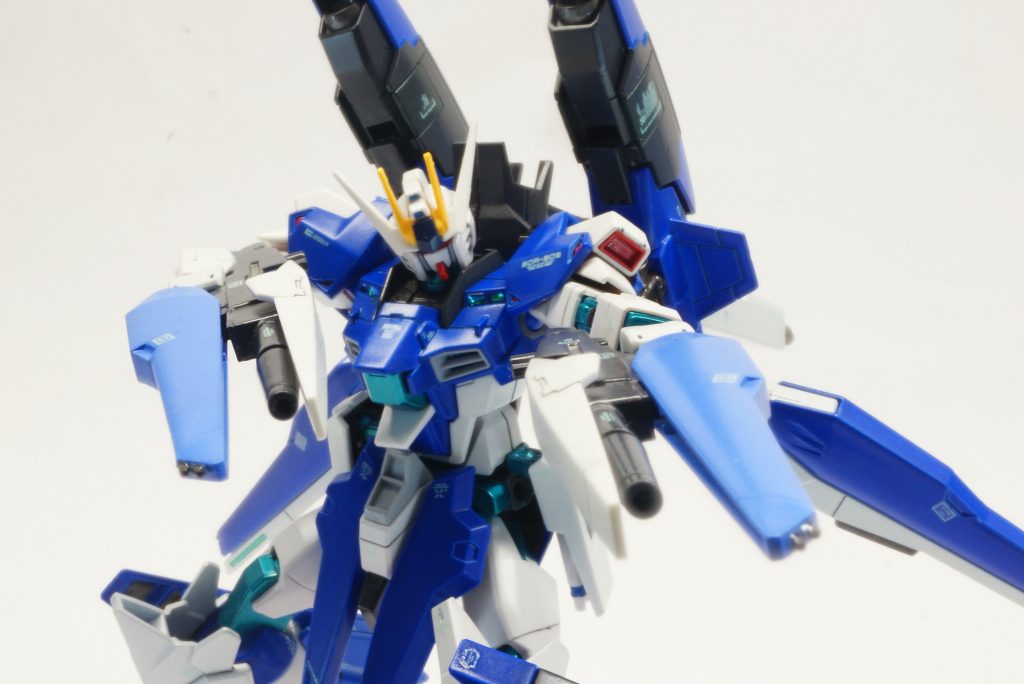 　ポージングその４　本ガンプラ専用のオプション武器、ツインドラグーンライフルです。対多数を想定して、二丁拳銃です。