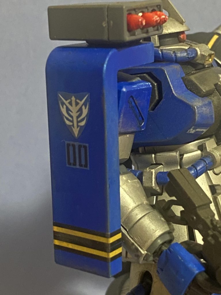 シールドの上にも三連装ミサイルポッドをそうちゃく！