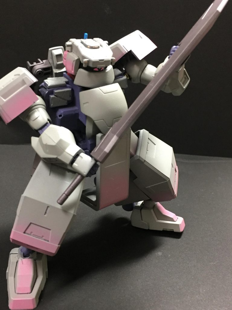 武装/バスターソード
単純な質量兵器で市場に出回っている普遍的な装備．重厚な装甲で突っ込み，バスターソードで叩き切るのが本機の基本的な戦法。