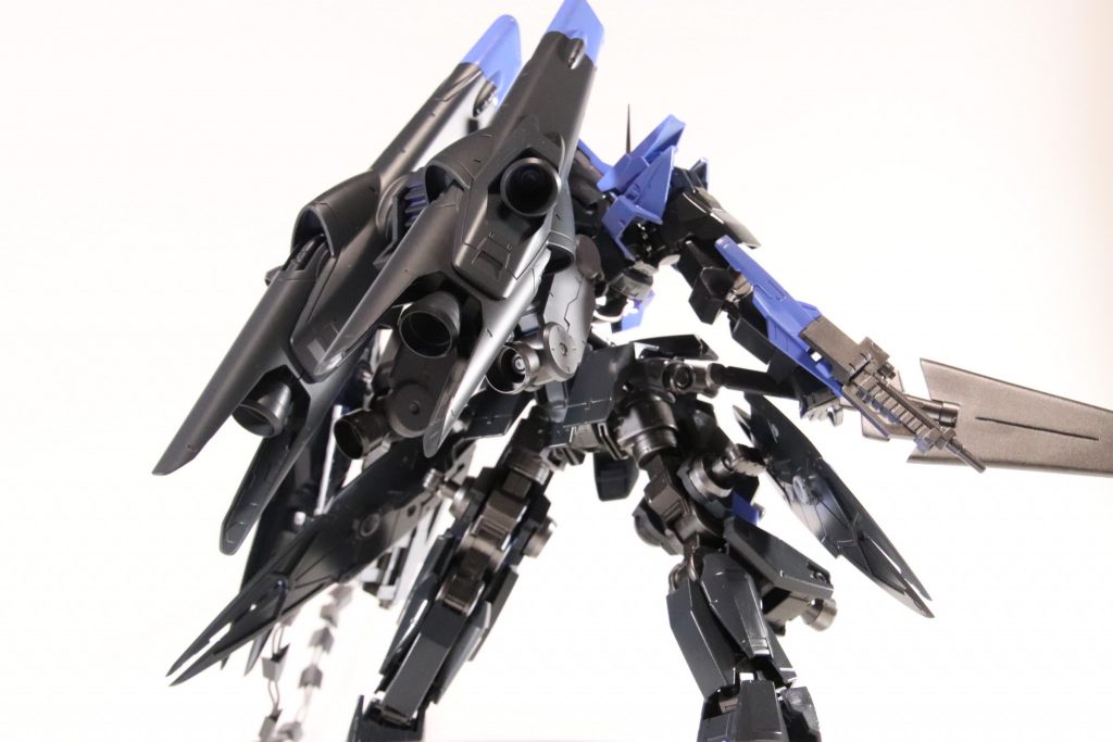 背面ブースターはガンダムフレーム用に作られたものを転用