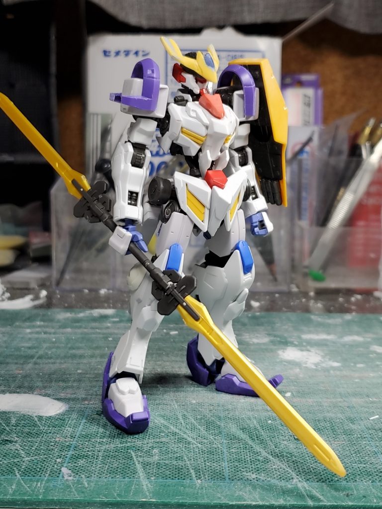 初期案です。ここからグレイズリッターや騎士に寄せていきました♪