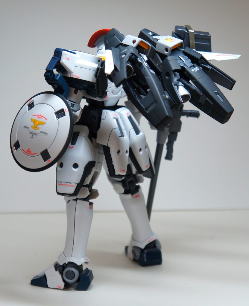 少しだけスジ彫りとか穴開けたりしてあります
バーニアの黒はやっぱりカッコいいですね^^