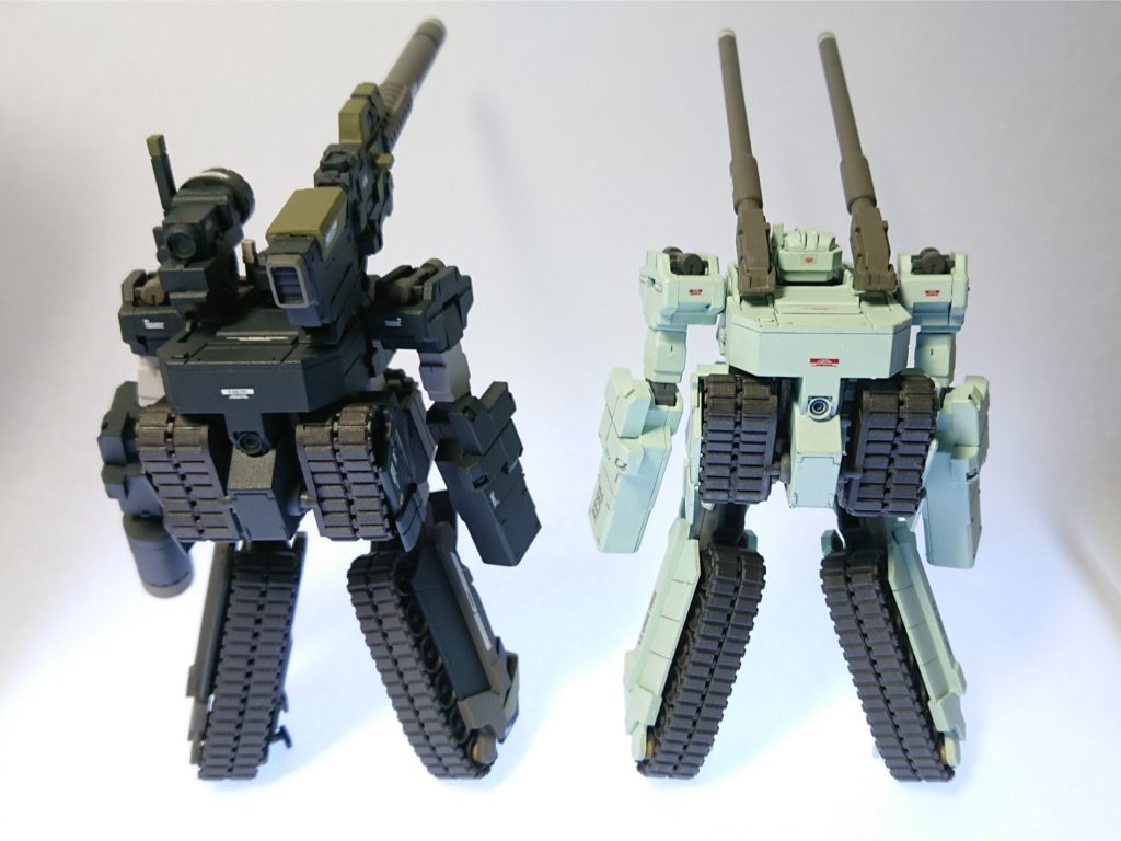 八の字開きしやすく脚部の付け根を若干削ったりしてます。