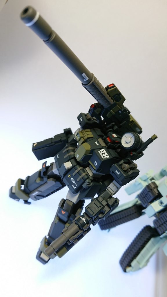 まずは超長距離狙撃仕様型。大型ビームキャノンと長距離センサーを装備したロト。ガンキャノン2っぽい配色を意識しました。
