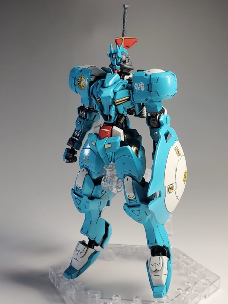 基本ベースはバエルに色々なジャンクパーツを擦り合わせる形で製作しています。