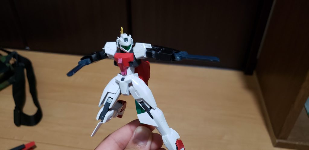 トランスフォーメーションフォートレスコアを分離し変形してトランスアーチャーになる。腕の武器は状況に応じてなんにでも変えられる。基本はウィングナイフである。