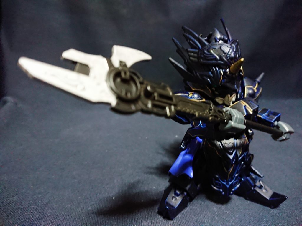 ロマサガンダムから3人目はナイトハルトです。
ローザリア王国の皇太子で、国王の父が病気のため代わって国をおさめる人物です。
マルディアス全土の統一の野望があり一部部族から恐れられていますが、良政を敷くなど民からは英雄視されています。
そしてロマサガでは空気なキャラでしたが、リメイク版ミンサガでは滑舌の悪さや不死身(!?)っぷりから愛されるネタキャラになりました。