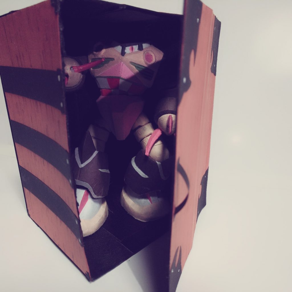 某お菓子の箱から作った箱に収納できます