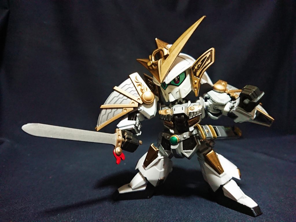 邪心清水の弓含め、神風号との超人馬形態はオミットしました。
というのも[家康](https://gumpla.jp/sd/48117)で白石&超武将形態をオミットしたように、頭身のせいかあまりにCSフレームと馬の相性が悪く、三国伝の流星馬を使ってもポニーにまたがってるように見えたため謙信のみでの制作としました。
疾風剣豪精太での超人馬形態を制作予定ですが、LGBBくらいがちょうどいいサイズかもしれません。