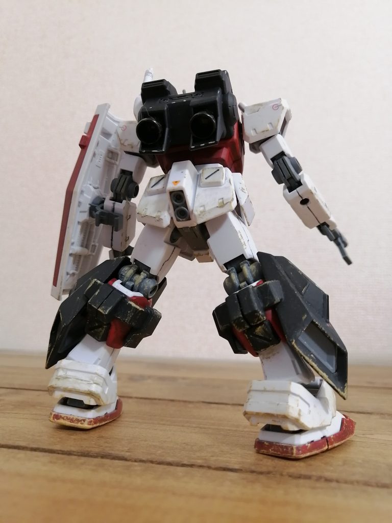このショットは好き。これならドムトローペンとも戦えそうです。
バーニアは付いてこなかったので、ジャンクパーツからサイズのいいものを選びました。