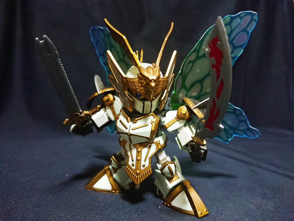 項羽は背中のキャラパスを取り外し接続します。
劉邦、項羽共に月光蝶の接続は周倉ドーベンウルフのバックパックを使用しています。
前面から見ても隠れるのでサイズ的にも丁度よく、3mm穴が2つ空いている箇所にBJを繋げられるため採用しました。