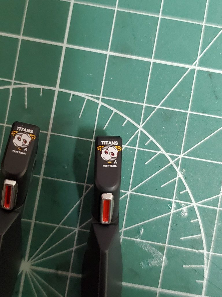 フルドドⅡの基部とサブアームにはHGフルドド付属のエンブレムを貼っています。このマーク可愛くて好きです笑