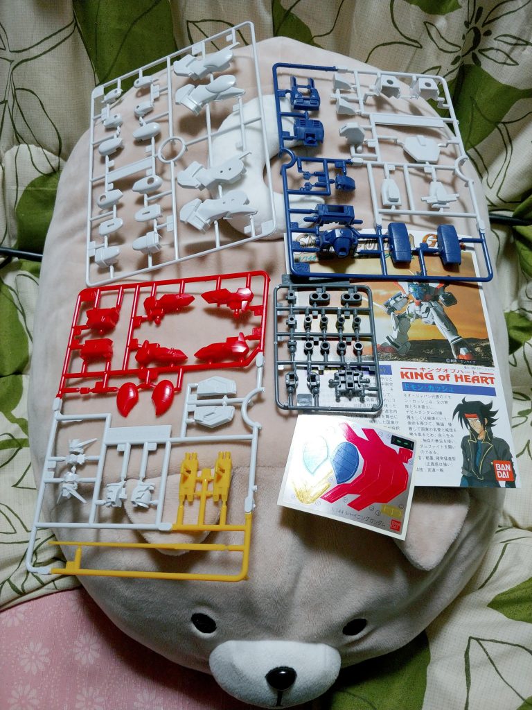 ちなみにこれで全パーツ。少ないと思ったけど子供の頃はコレでやってた……っていうか、もっと前の世代の方から見たらこれでもかなり贅沢か