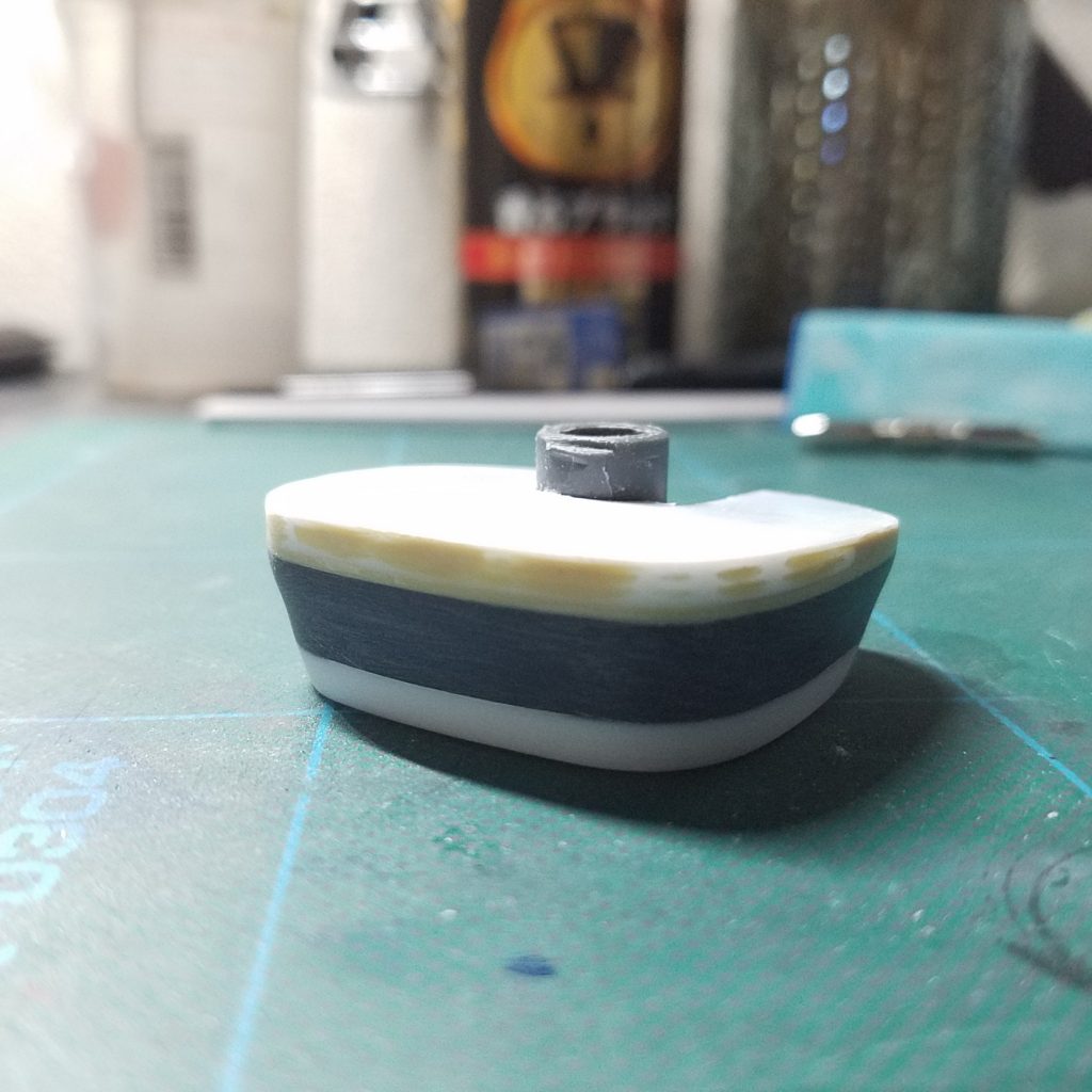 腹部パーツを延長し後ろ側のみを延長することでS字立ち風に立たせれるようにしてみました。