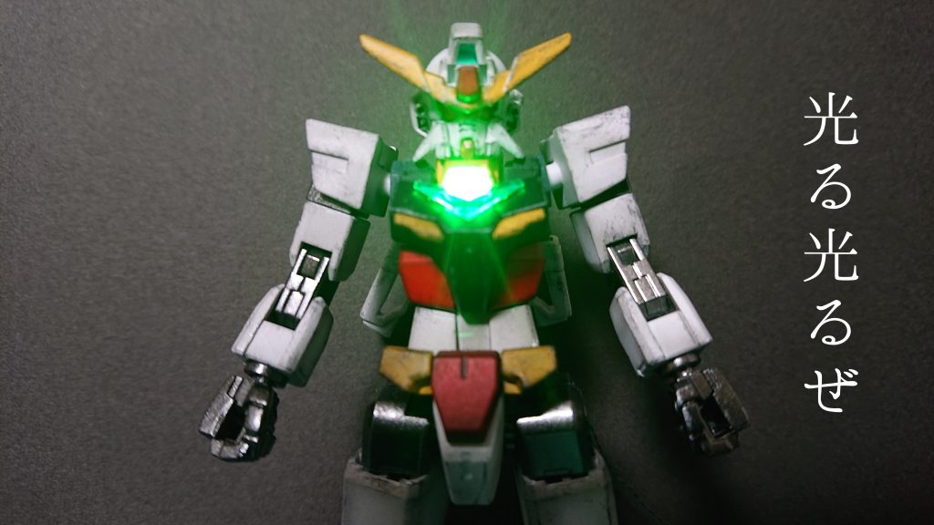 「光る 光るぜ 光るコア♪」
コアガンダムダブルエックス
口元をダブルエックスにして、バルカンにGパーツのガンマズルを使用。ハイパービームソードをマウント出来るようにサーベルの凸ジョイントを少し削っています。 
光の軌跡がXに見えないこともなくもなくってよ…